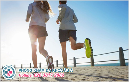 Nên vận động, tập thể dục để cơ thể được hoạt động và tránh tình trạng bí tiểu