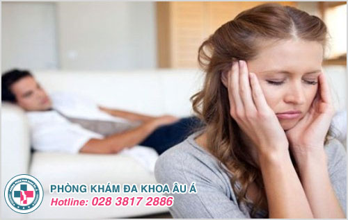 Đi vệ sinh ra máu tươi ở hậu môn