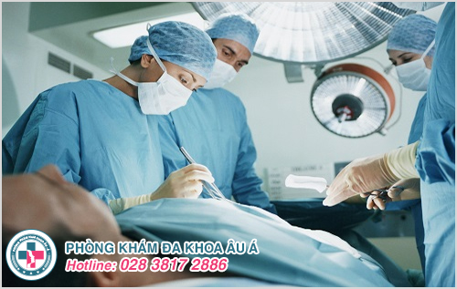 Phẫu thuật ngoại khoa thường được áp dụng với những nam giới bị xoắn tinh hoàn